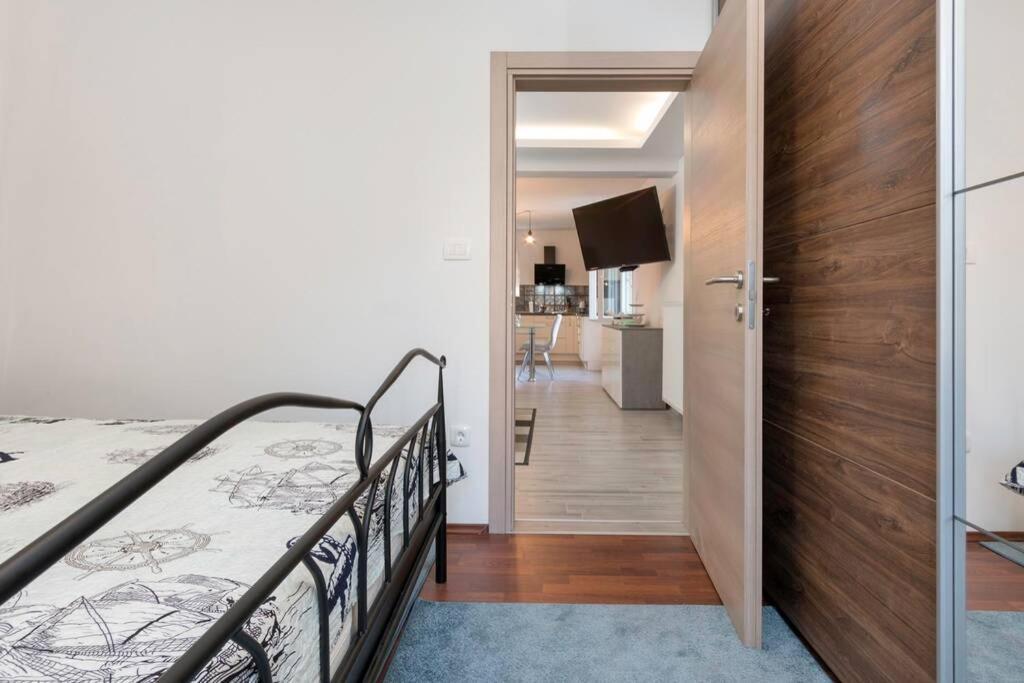 Predivan Novouredeni Apartman U Blizini Mora Banjole Exteriér fotografie