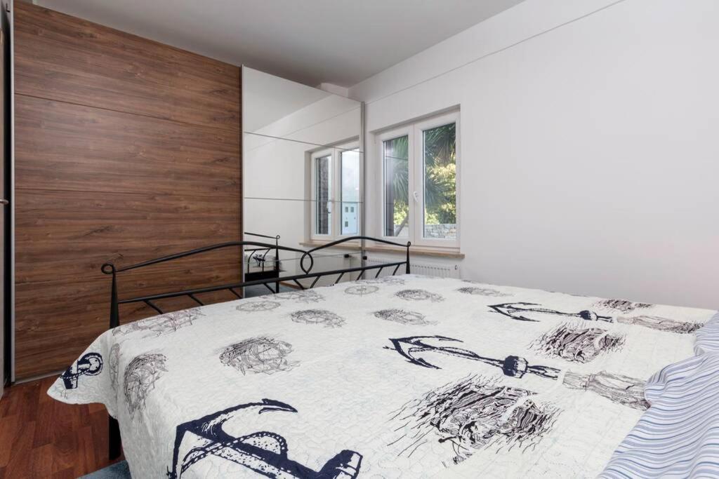 Predivan Novouredeni Apartman U Blizini Mora Banjole Exteriér fotografie
