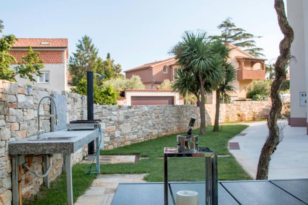 Predivan Novouredeni Apartman U Blizini Mora Banjole Exteriér fotografie