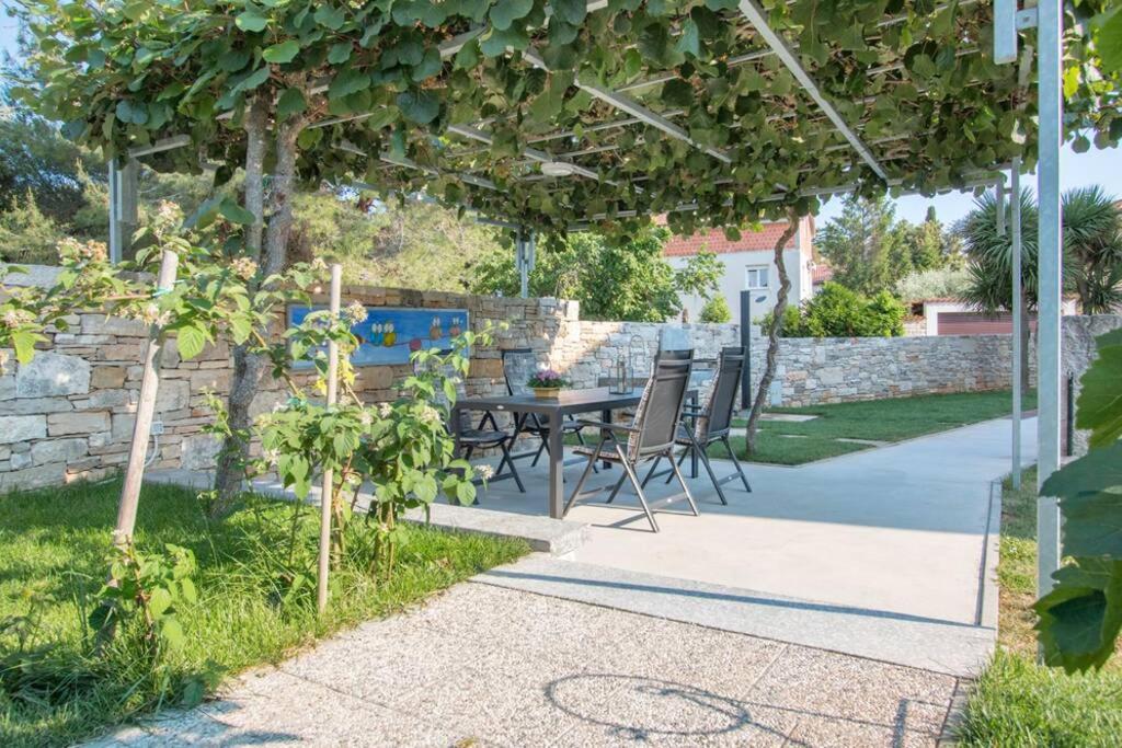 Predivan Novouredeni Apartman U Blizini Mora Banjole Exteriér fotografie