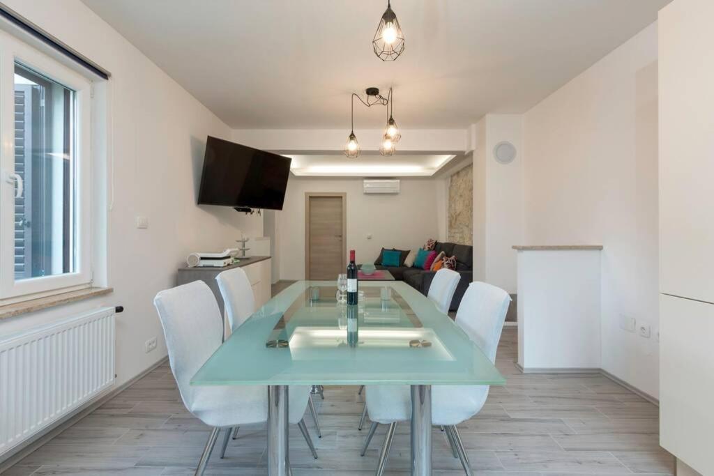 Predivan Novouredeni Apartman U Blizini Mora Banjole Exteriér fotografie