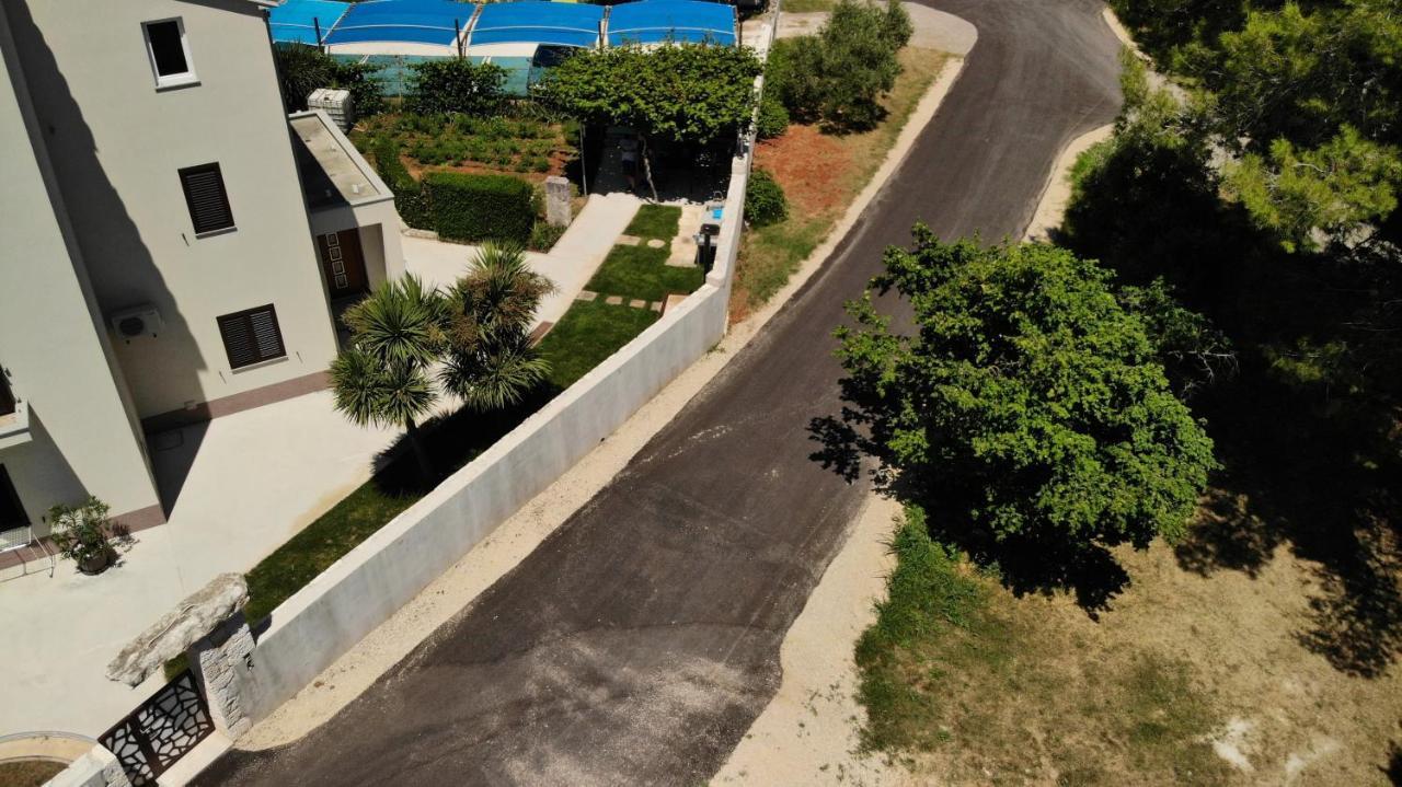 Predivan Novouredeni Apartman U Blizini Mora Banjole Exteriér fotografie